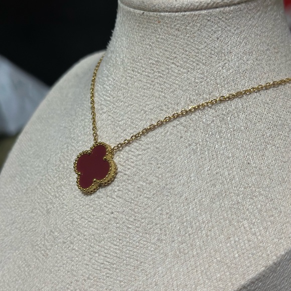 Burgundy Clover necklace stainless steel - Picture 2 of 3